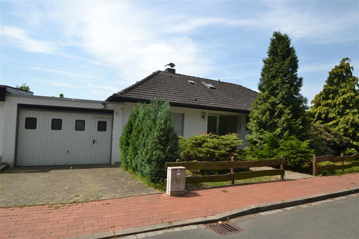 Klassischer Bungalow mit Vollkeller und Garage in Lotte